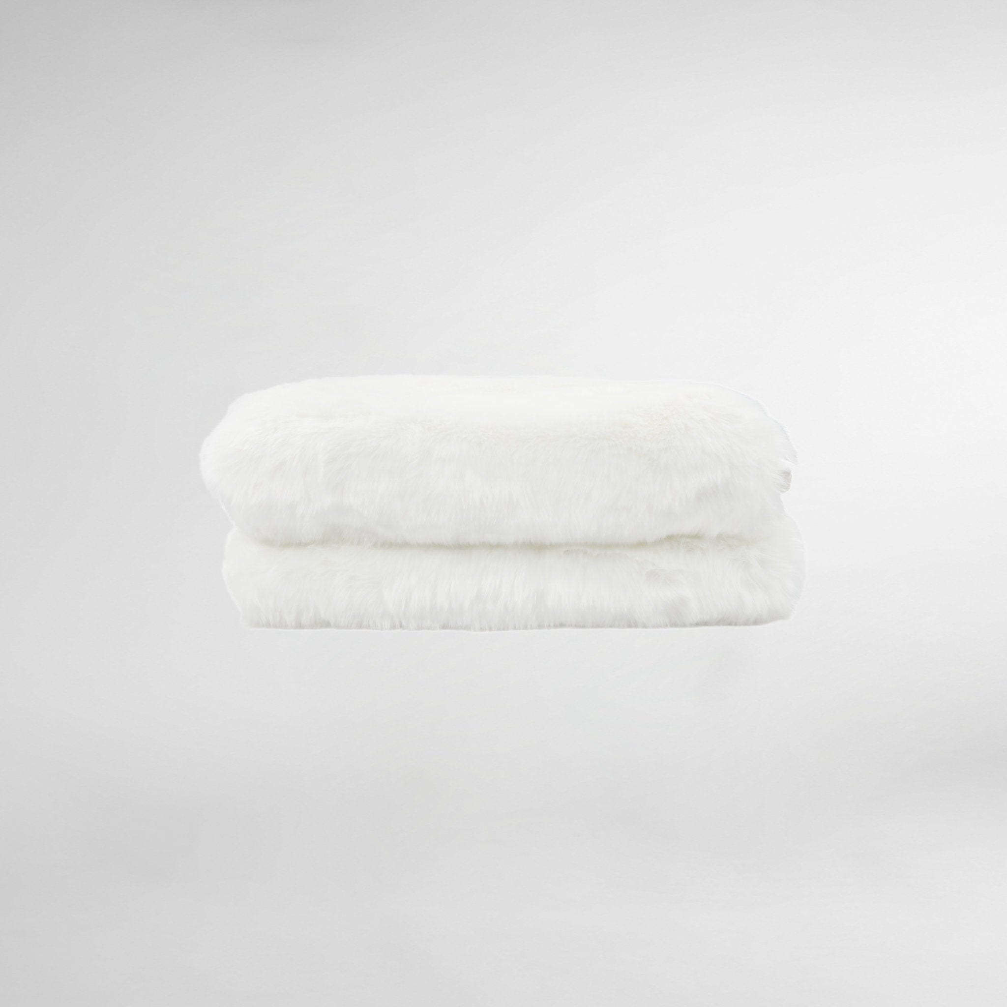 Arctic Fox Faux Fur Luxury Throw