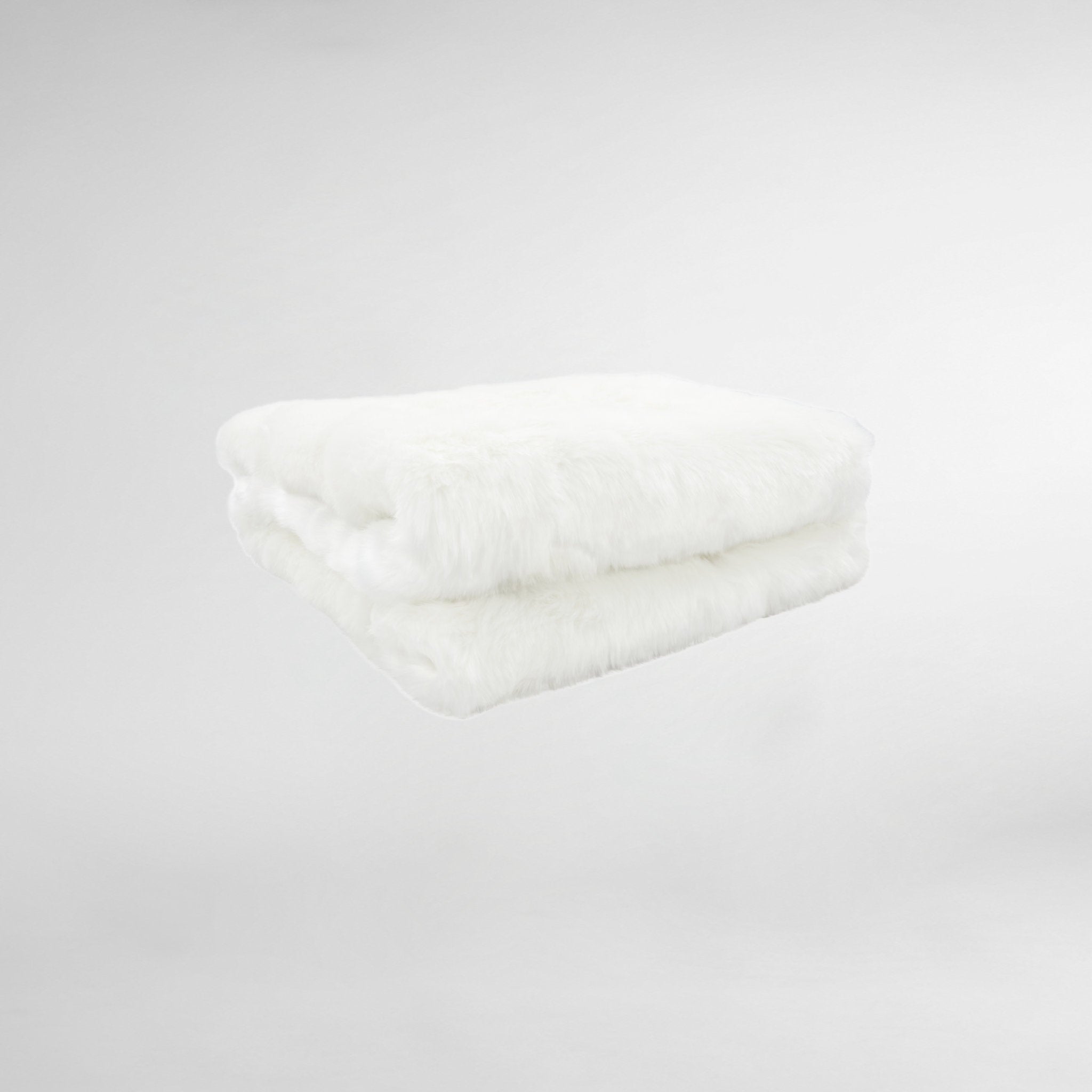Arctic Fox Faux Fur Luxury Throw