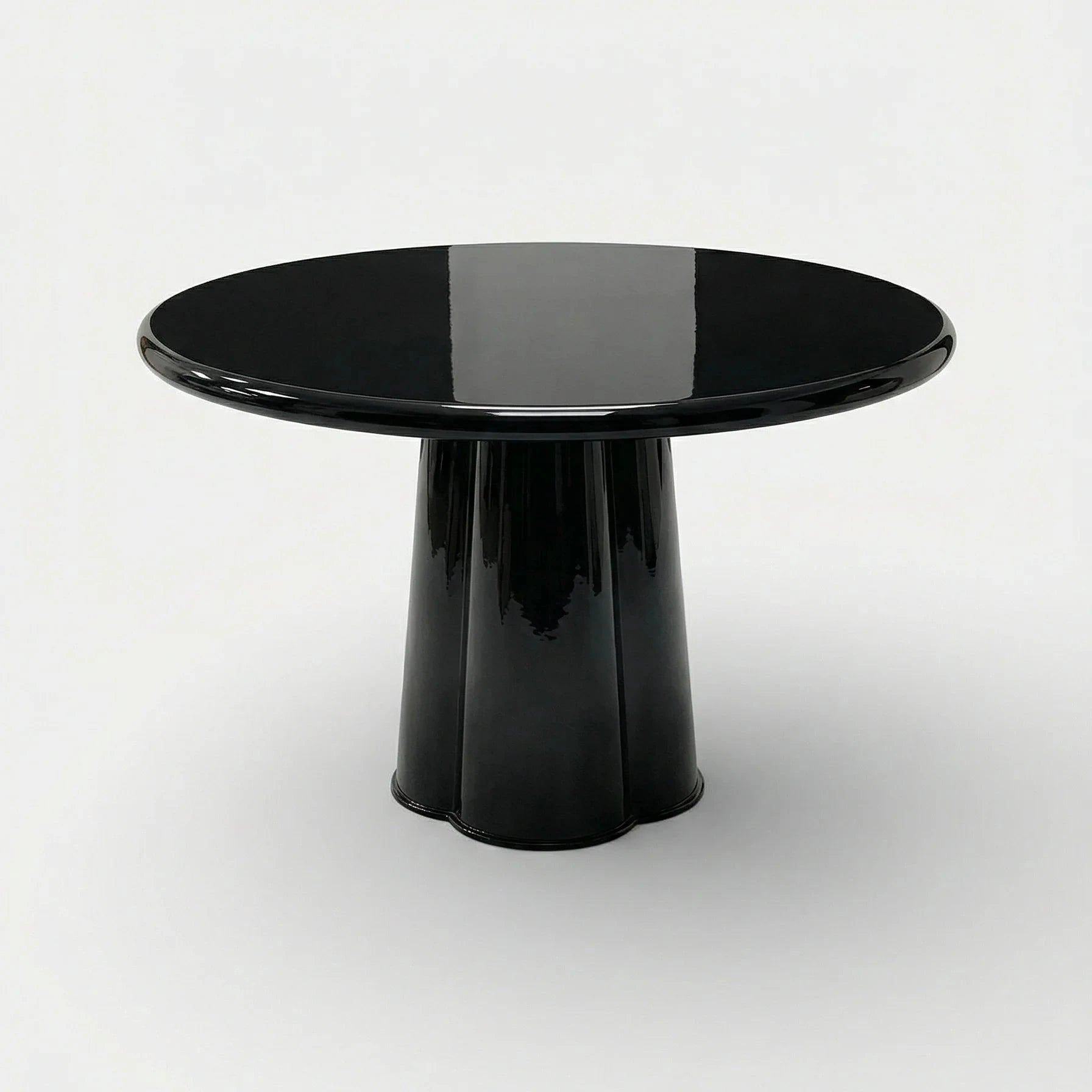 Poli Black Lacquered