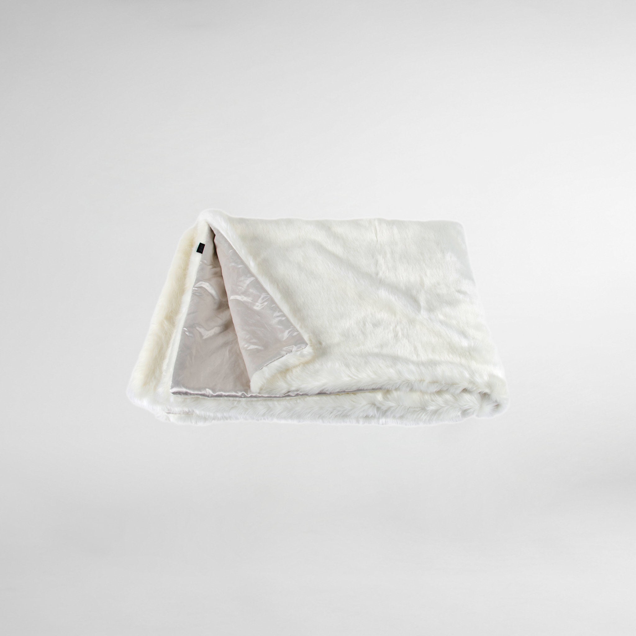 Arctic Fox Faux Fur Luxury Throw