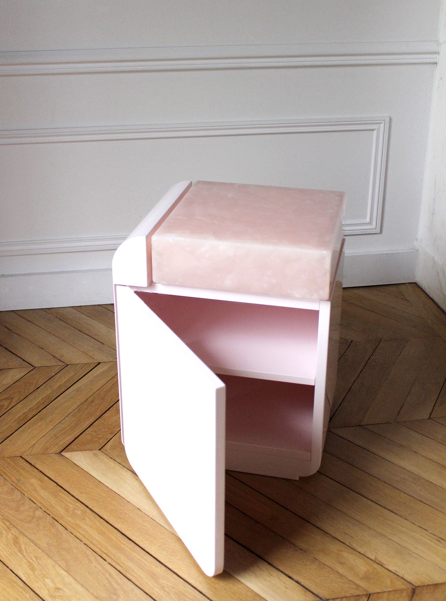 AMO PINK STORAGE TABLE