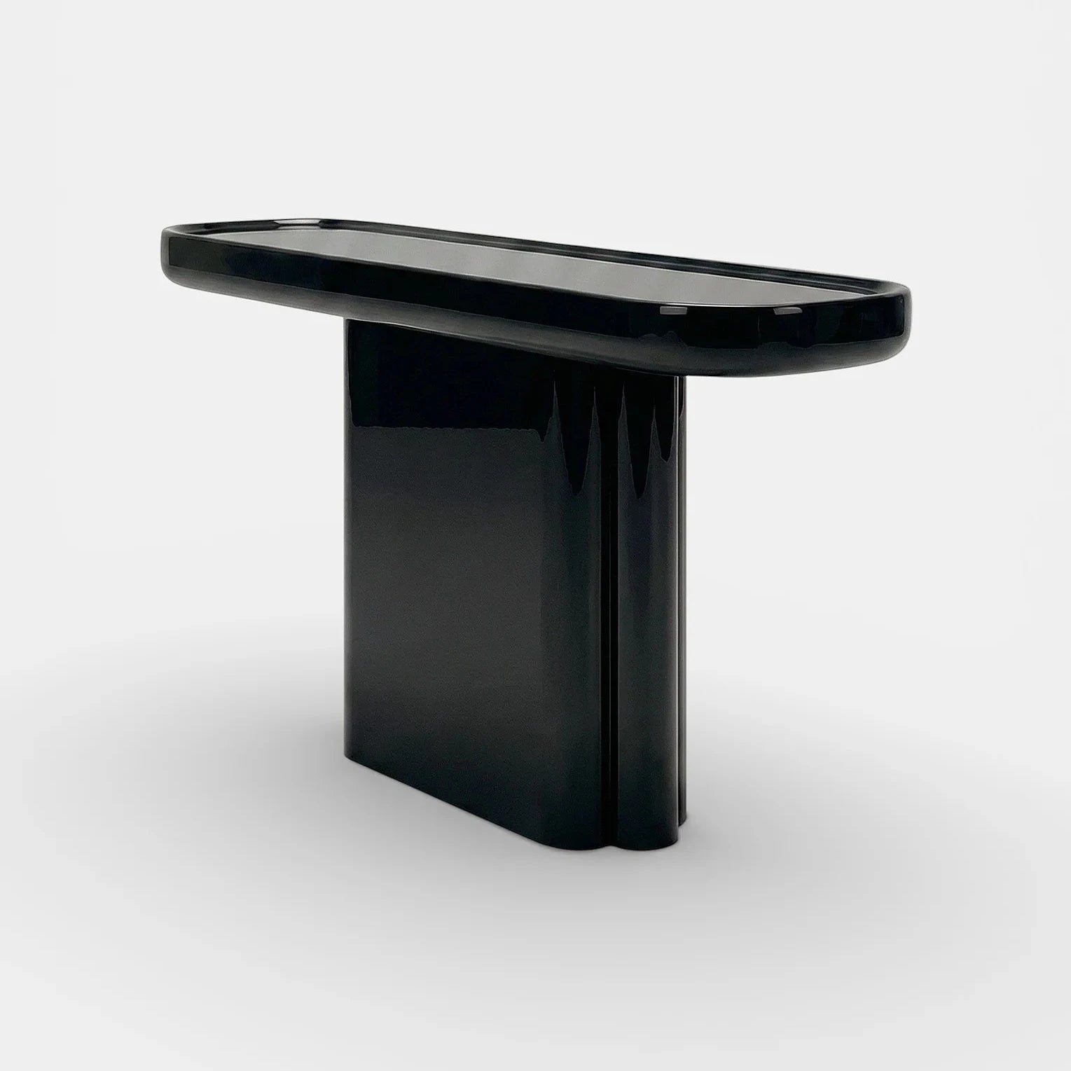 Ugo Black Lacquered Wood